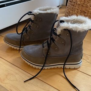Sorel Explorer size 7 Winter Boot, worn once, like new condition
